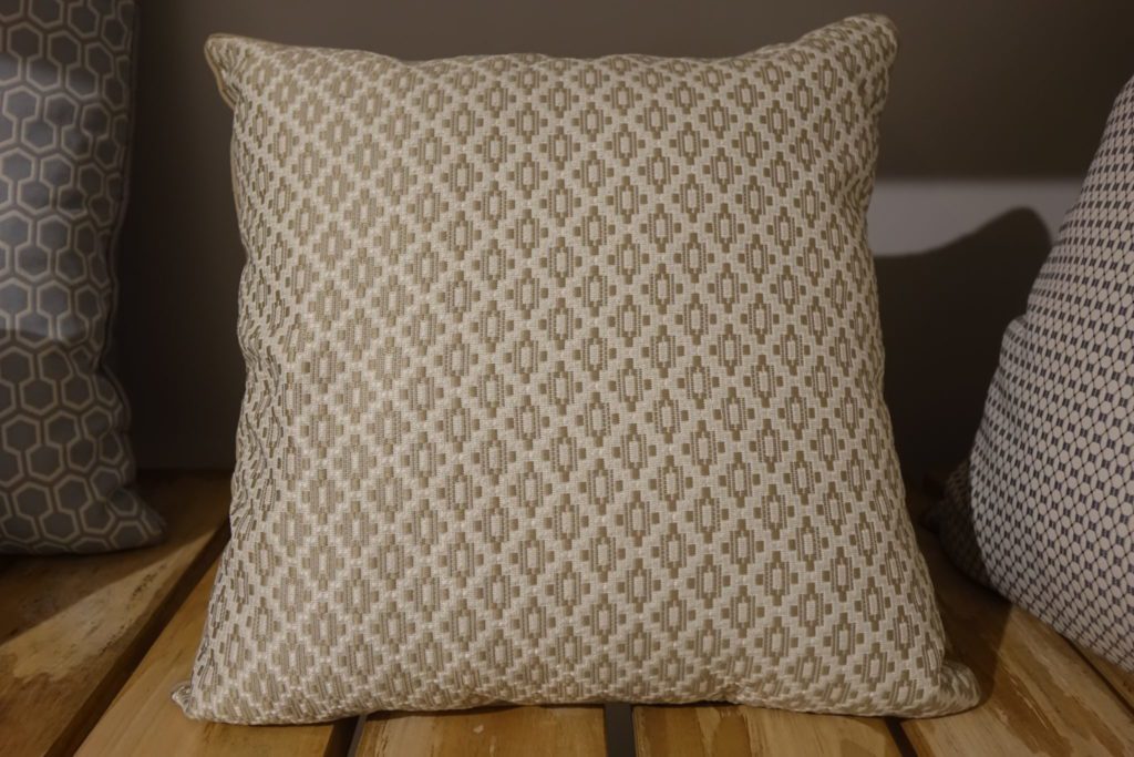 coussin motifs ethnique beige 40x40 Toulouse boutiques coussin motifs ethnique beige 40x40 Toulouse boutiques