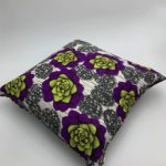 Coussin-blanc-fleur-violet-et-vert-boutique décoration toulouse toulouseboutiques