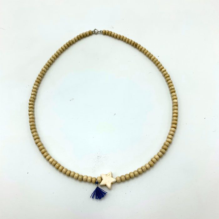 Collier-étoile-beige-perles-bois-pompon-bleu Toulouse bijoux
