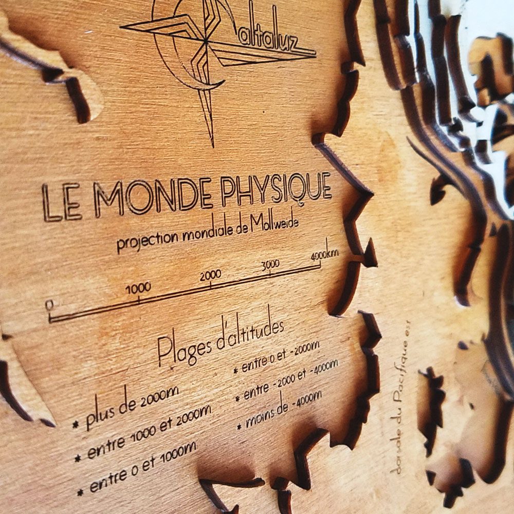 carte topographique en bois