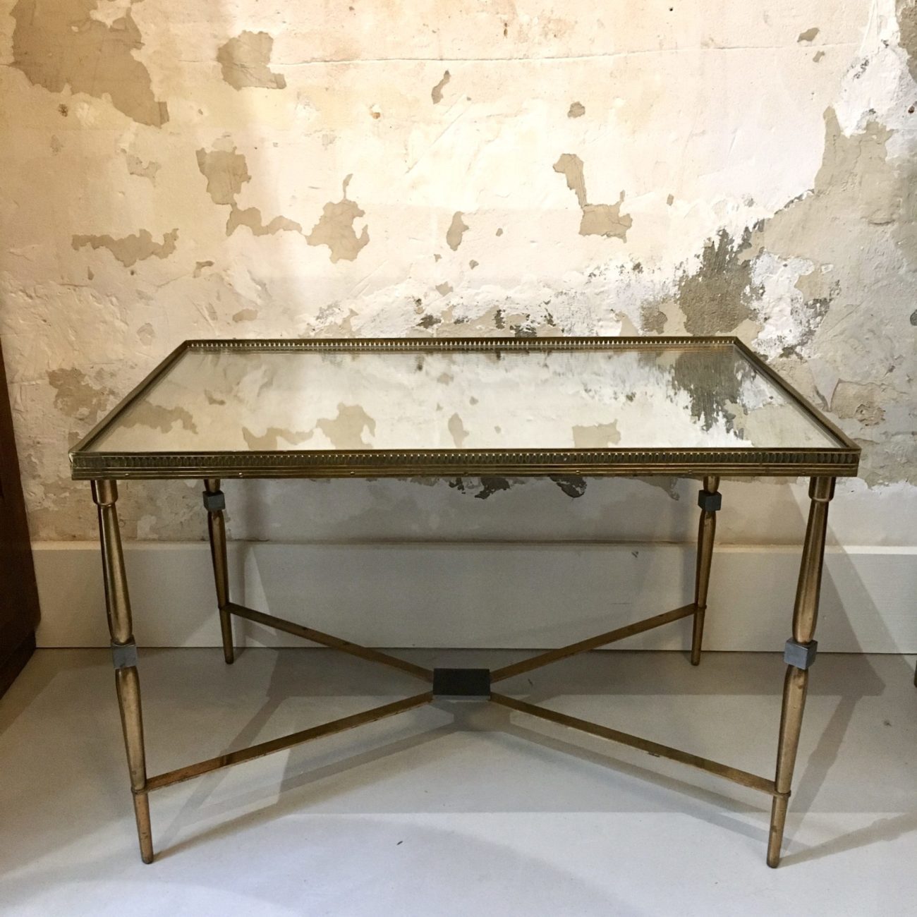 Table basse rectangulaire laiton et plateau miroir