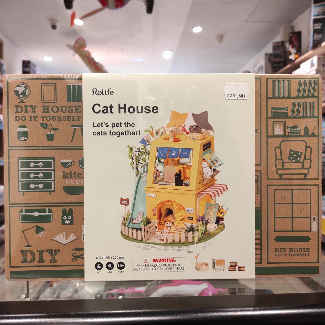 Cat house Let s pet the cats together
