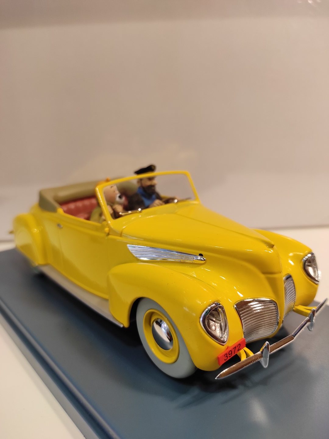 Tintin - 2x Voiture 1/24 - Le Cabriolet Bordure + La - Catawiki