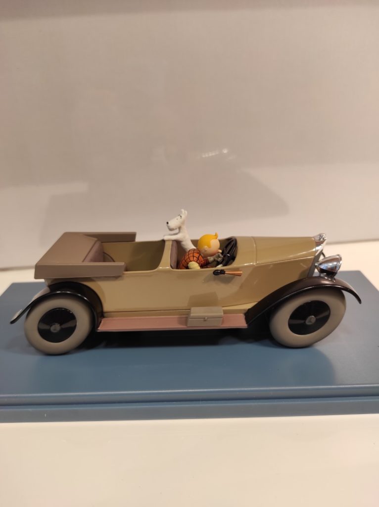 Car 1/24 Tintin No. 36 Conduite Intérieure Beige With Book