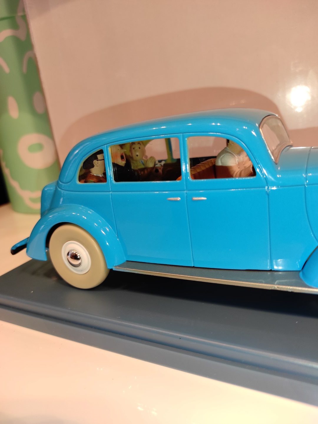 Voiture Tintin N°32-La Voiture de la Castafiore