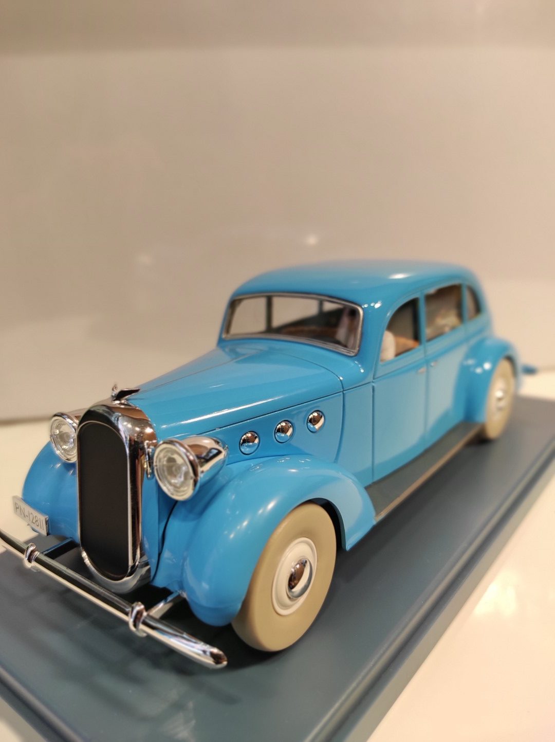 Voiture Tintin N°32-La Voiture de la Castafiore